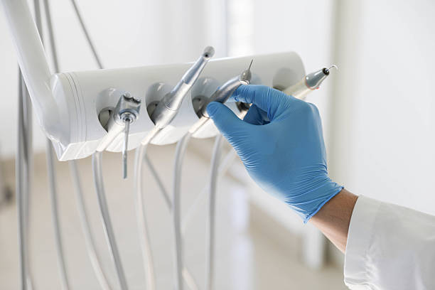 Professional Tooth Extraction technician working in Trenton, FL